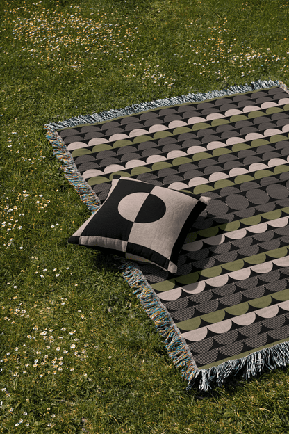 Modern Geometric Scallop Woven Throw Blanket