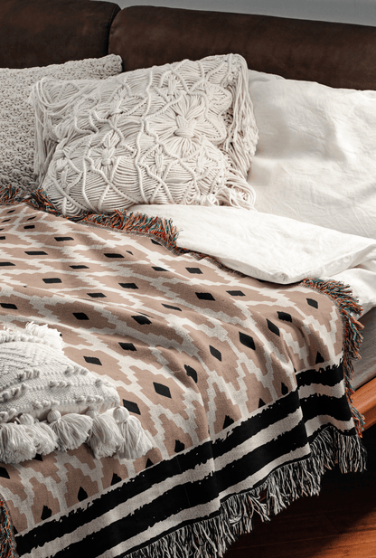 Diamond Trellis Woven Cotton Blanket in Beige and Black