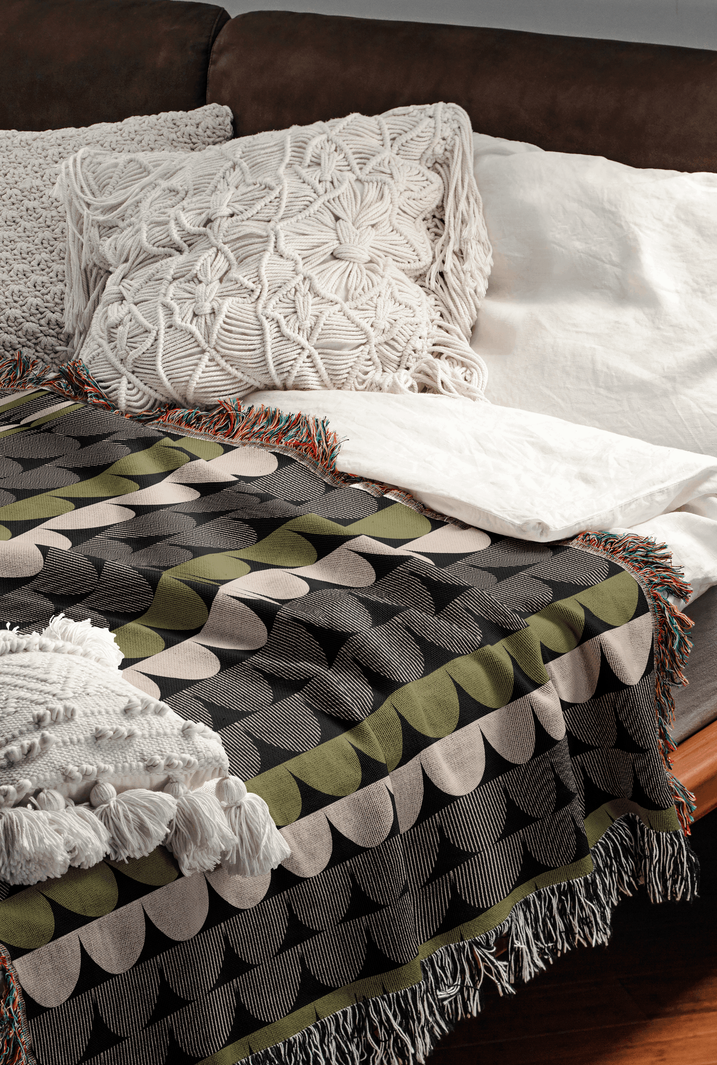 Modern Geometric Scallop Woven Throw Blanket