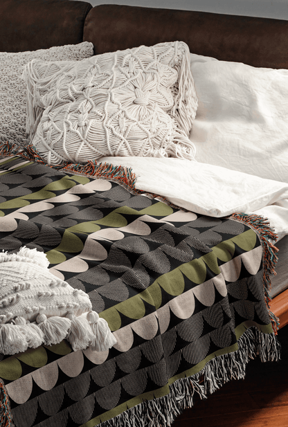 Modern Geometric Scallop Woven Throw Blanket
