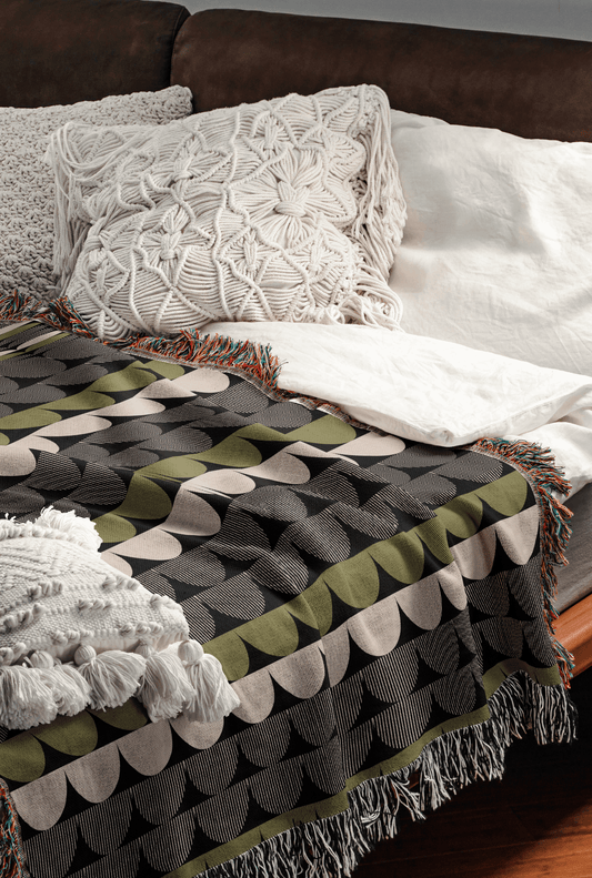 Modern Geometric Scallop Woven Throw Blanket