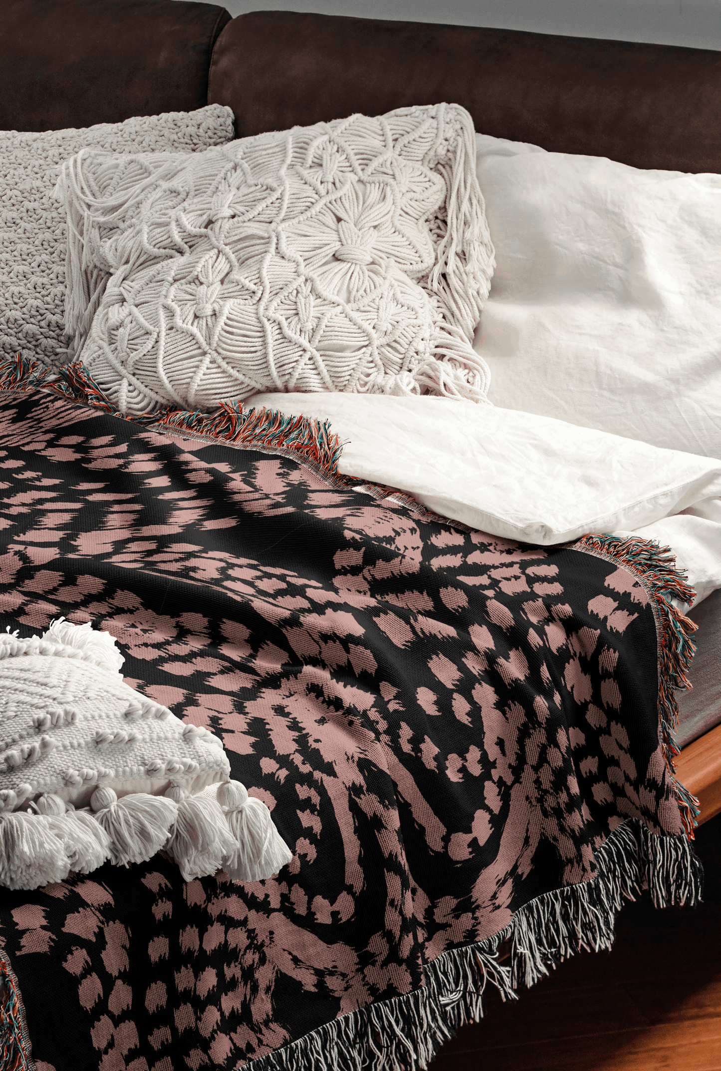 Textured Medallion Throw Blanket – Pink & Black Abstract Lace