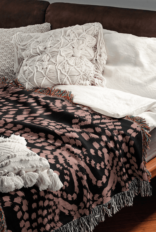 Textured Medallion Throw Blanket – Pink & Black Abstract Lace