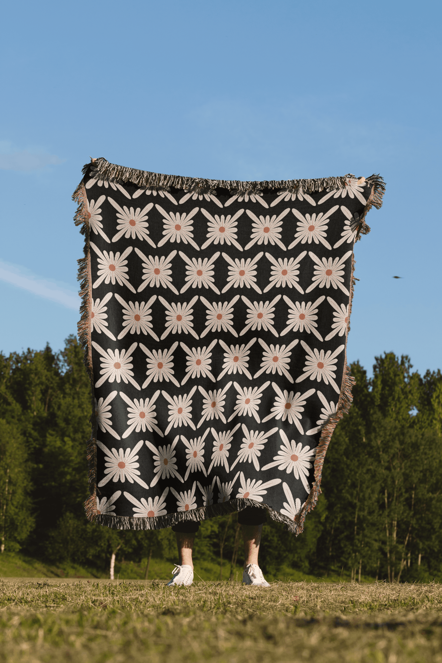 Modern Black and White Daisy Woven Cotton Throw Blankets - Taylor Bassam