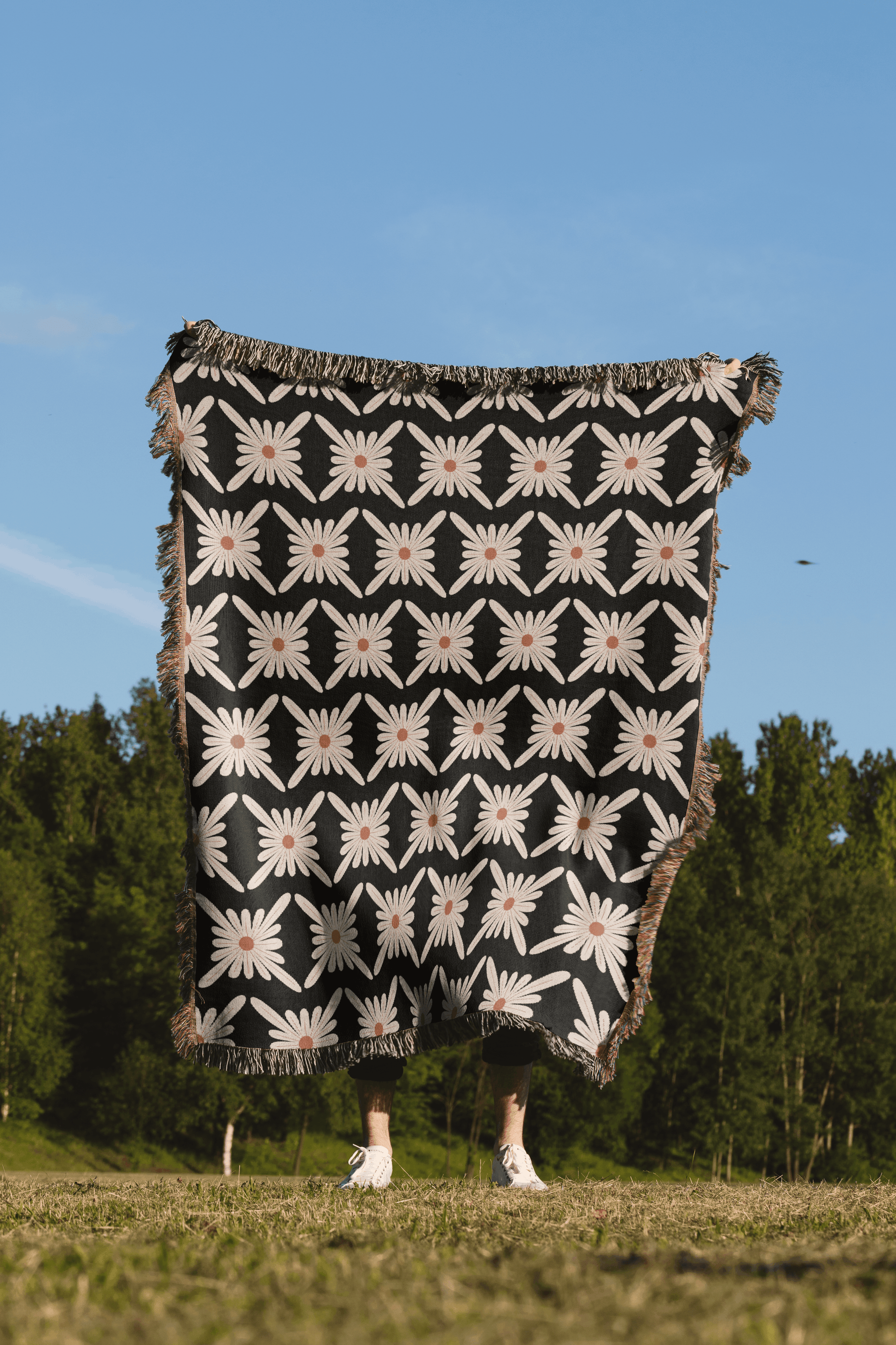 Modern Black and White Daisy Woven Cotton Throw Blankets - Taylor Bassam