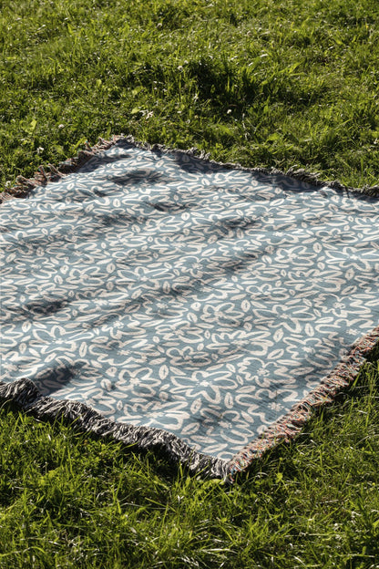 Baby Blue And White Modern Floral Woven Cotton Throw Blankets
