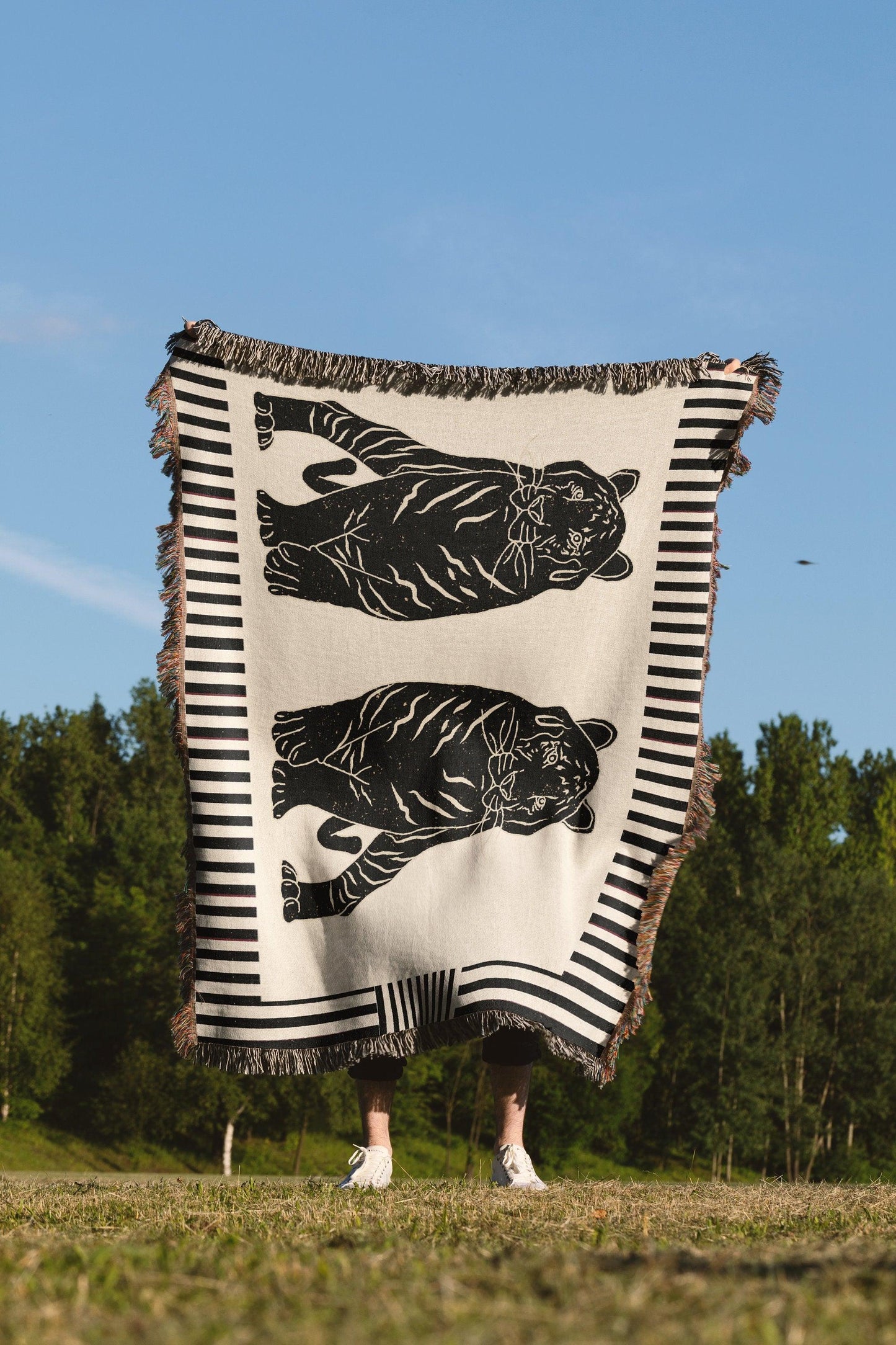 Black And White Striped Tiger Woven Blankets