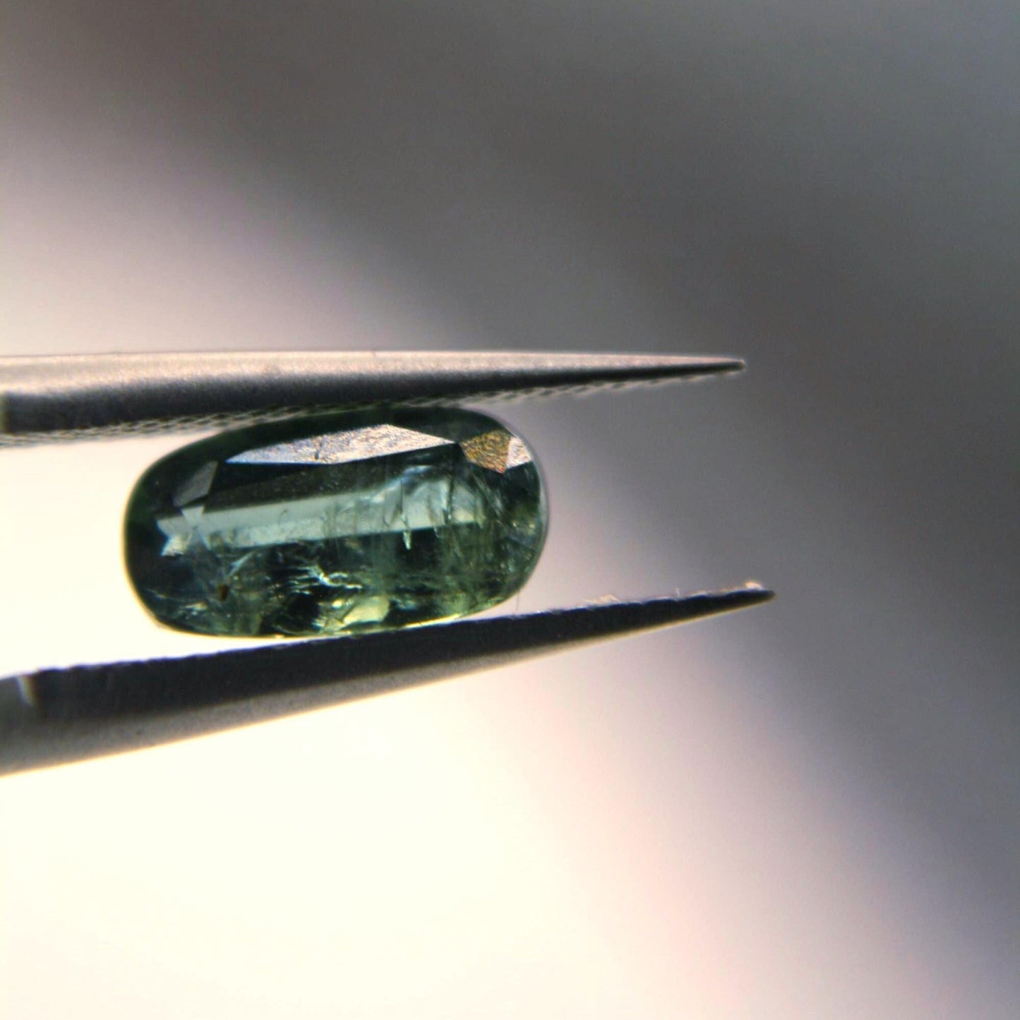 Green, Blue Unheated Sapphire - 1.07 ct - International Gemological Institute (IGI)